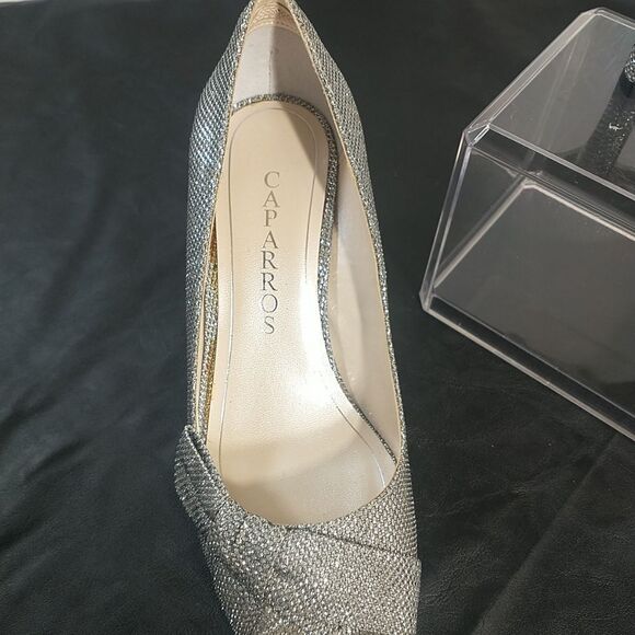 Caparros Woman's SZ 6.5B Silver Mesh Pumps Peep Toe Toe Heels Bow. - Picture 2 of 9